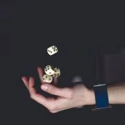 Wie onthouden spelregels beter: Mannen of vrouwen?