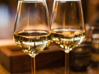 close up photography of wine glasses