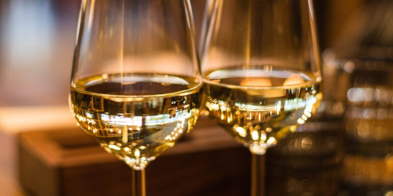 close up photography of wine glasses