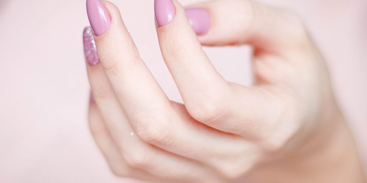 Mooie en nagels. Hoe lang blijft gellak zitten?