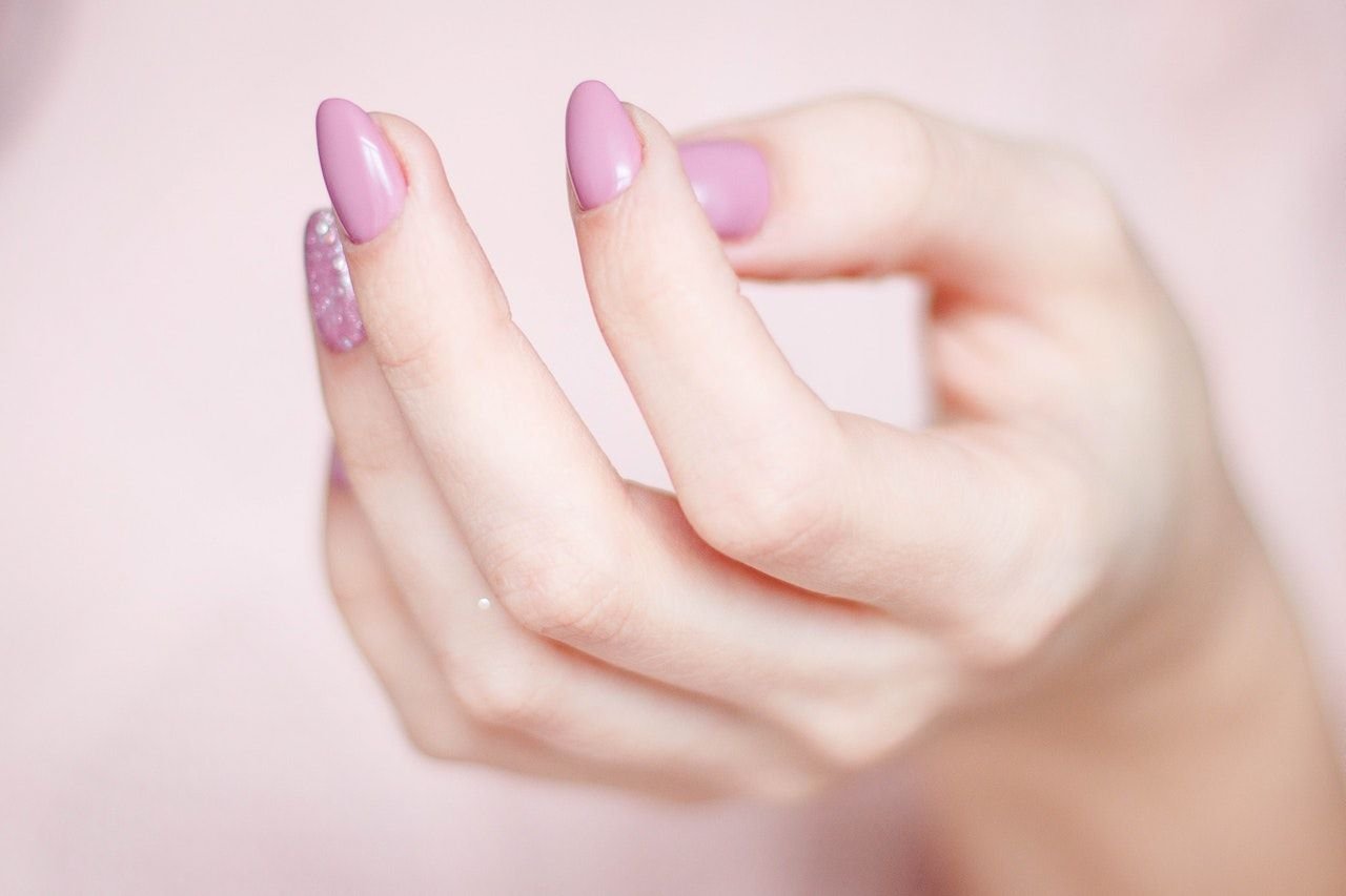 Mooie en nagels. Hoe lang blijft gellak zitten?