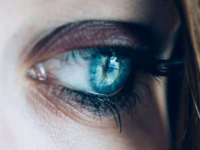 Welke kleur oogschaduw bij blauwe ogen? De mooiste combinaties en trends